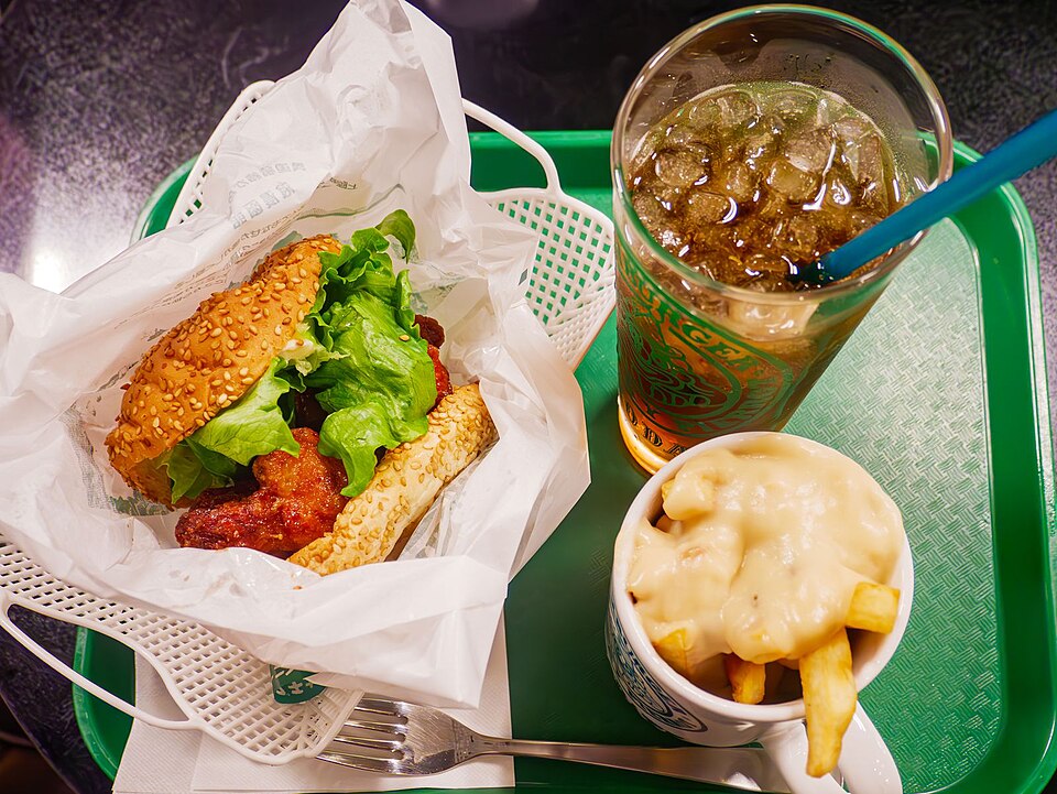 ラッキーピエロのチャイニーズチキンバーガーとラキポテのセット